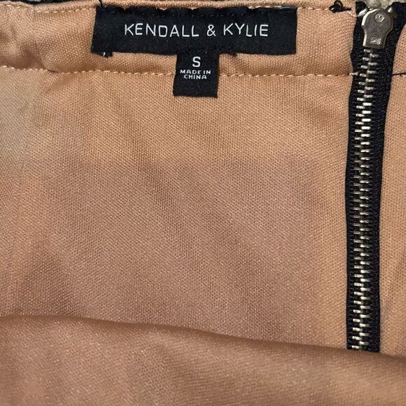 Small 2 piece Set Kendall & Kylie Collection Black Lace Cropped Top & Mini Skirt - Picture 8 of 10